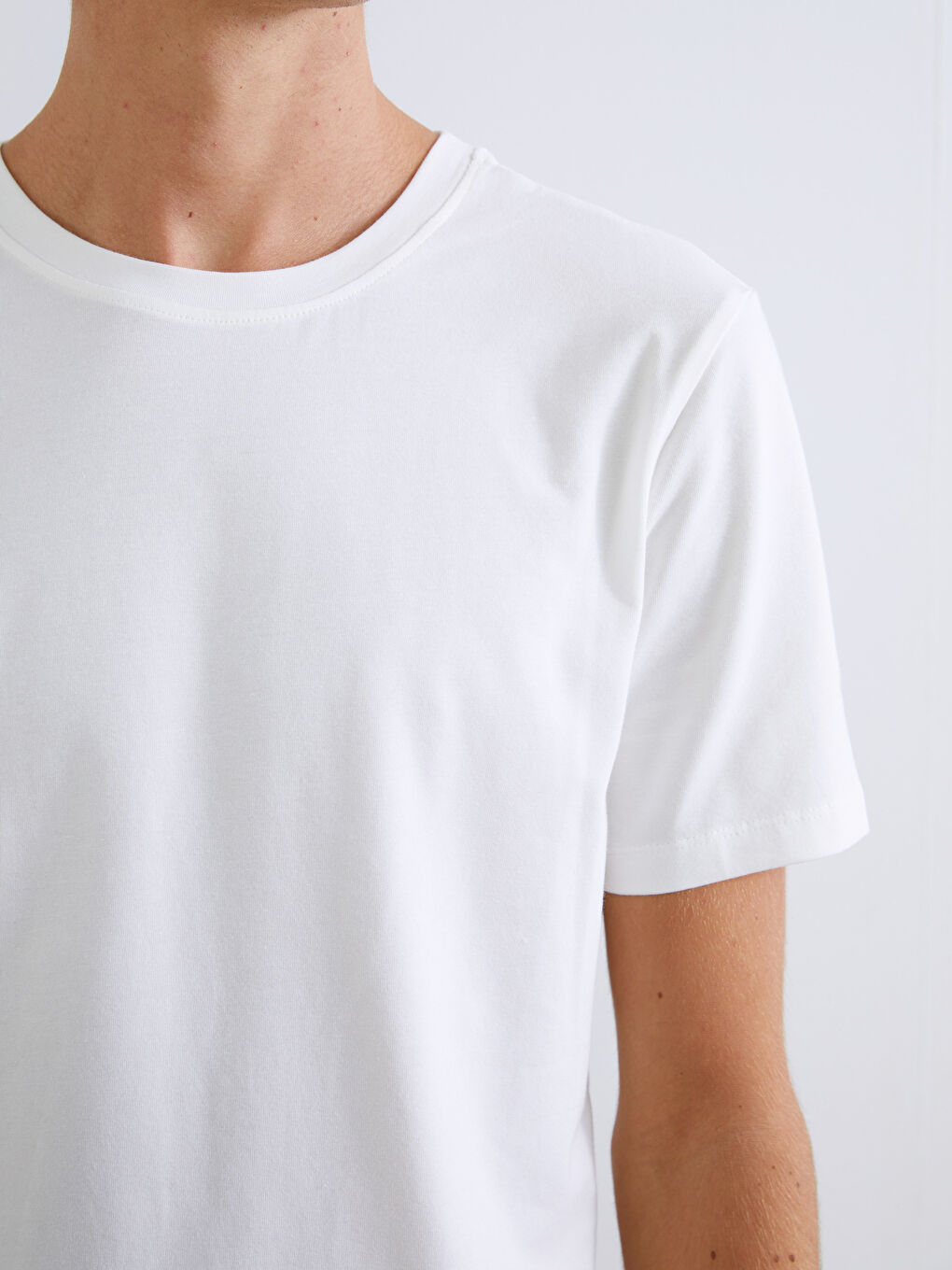 تيشيرت برقبة دائرية للرجال-2