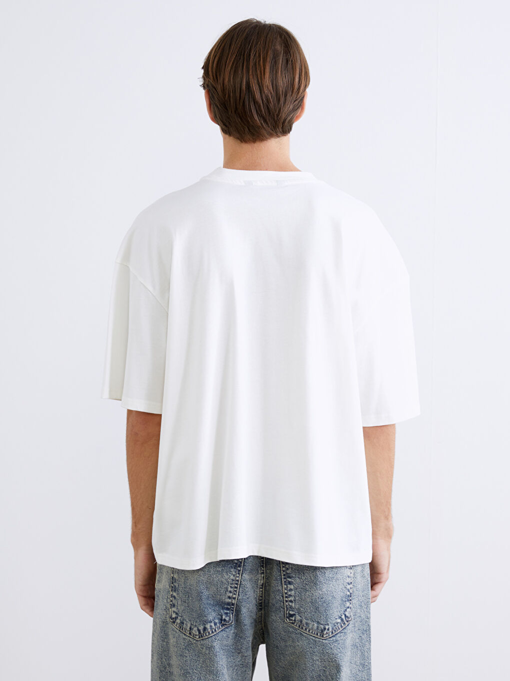 تيشيرت أساسي برقبة دائرية وكم قصير للرجال-3