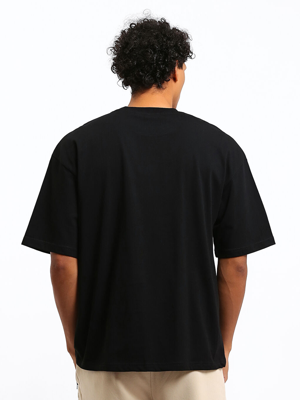 تيشيرت أساسي برقبة دائرية وكم قصير للرجال-4