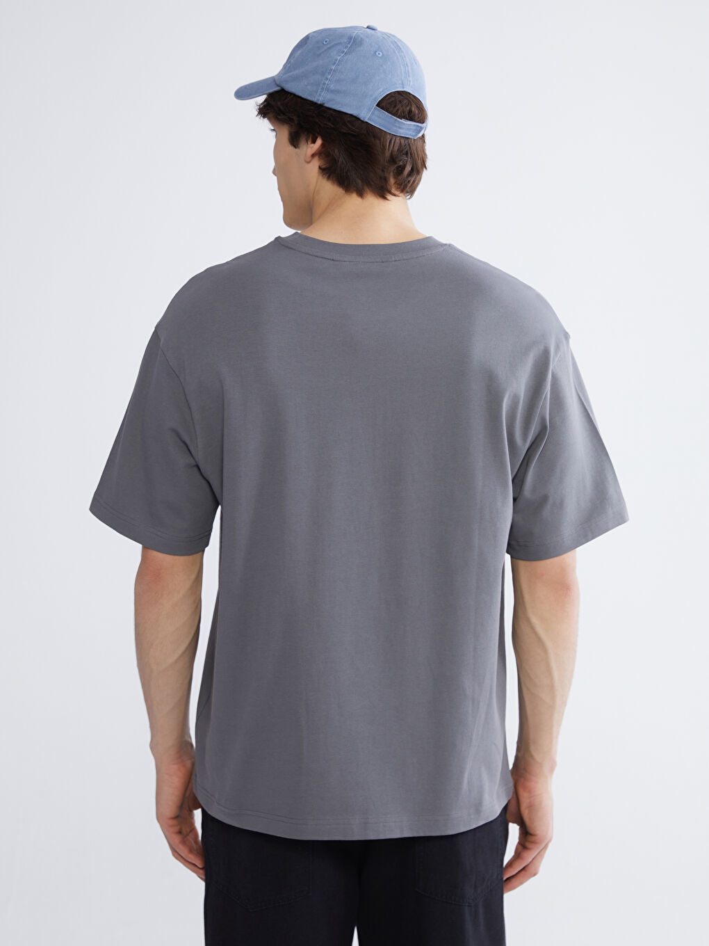 تي شيرت رجالي بياقة دائرية-3