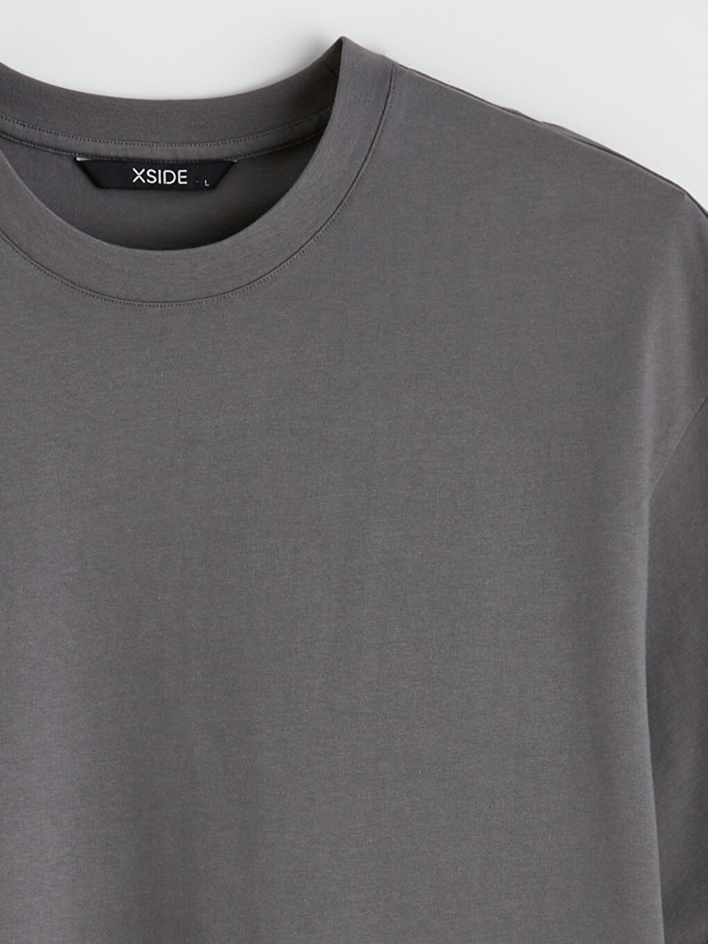 تي شيرت رجالي بياقة دائرية-5