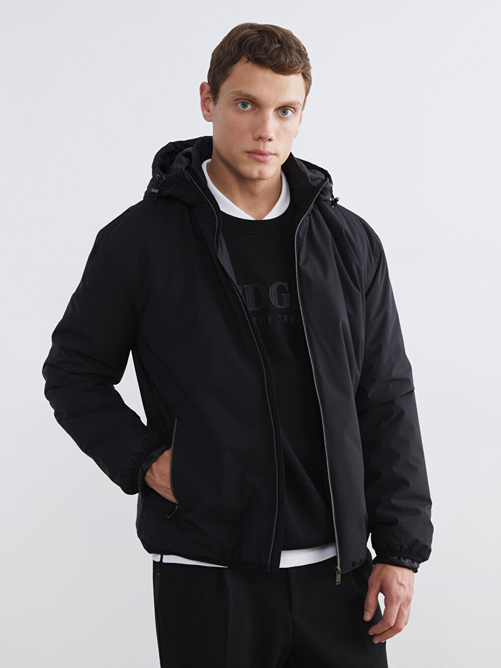 Siyah Standart Kalıp Kapüşonlu Erkek Mont