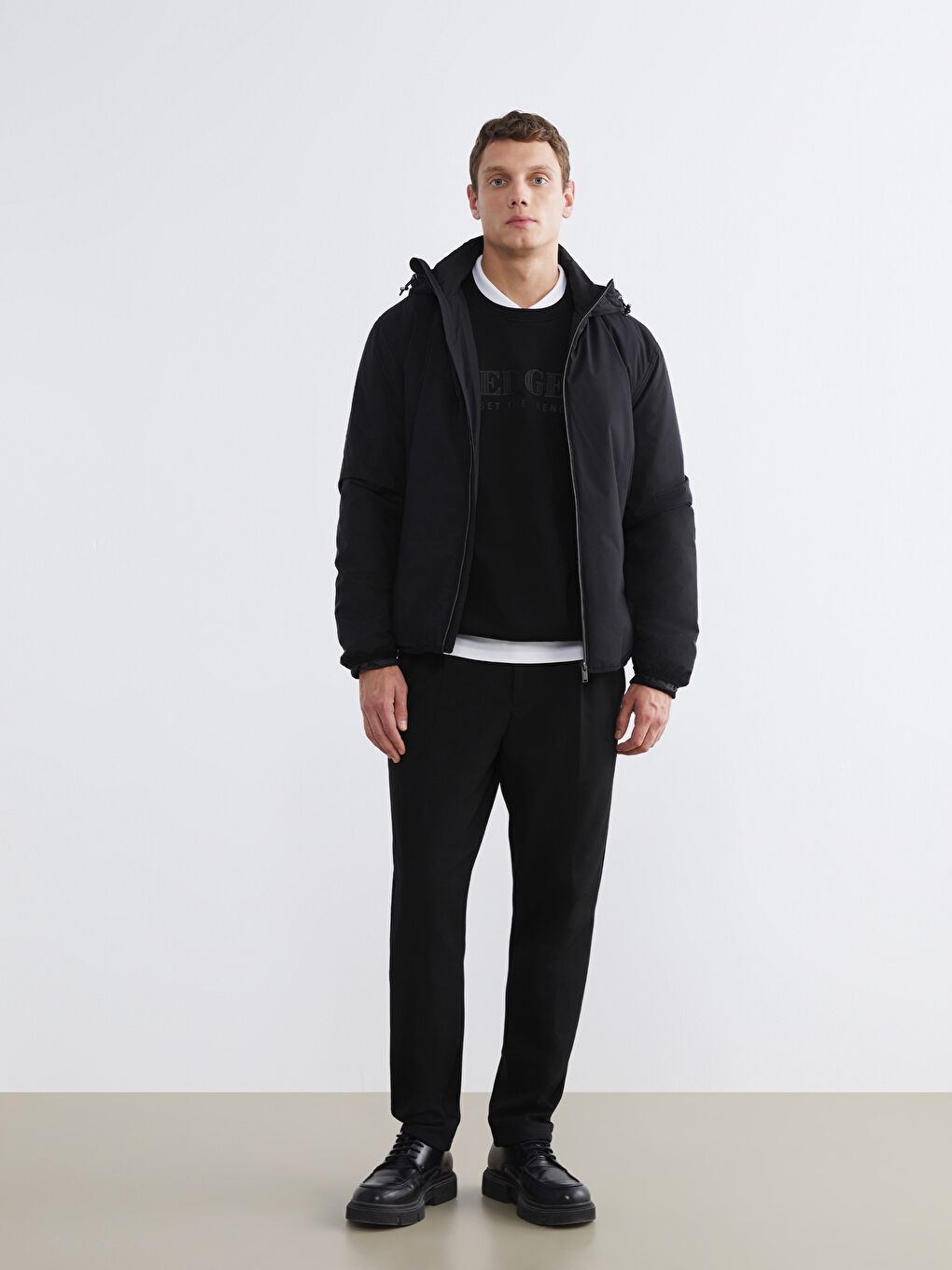 Siyah Standart Kalıp Kapüşonlu Erkek Mont-1