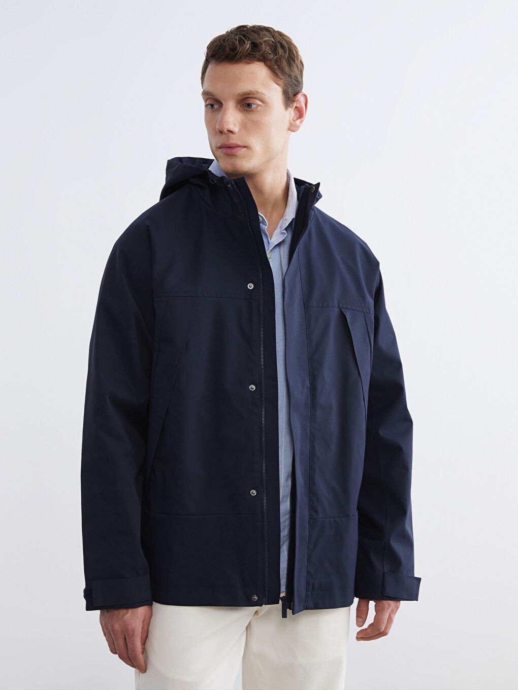 Lacivert Rahat Kalıp Kapüşonlu Erkek Yağmurluk