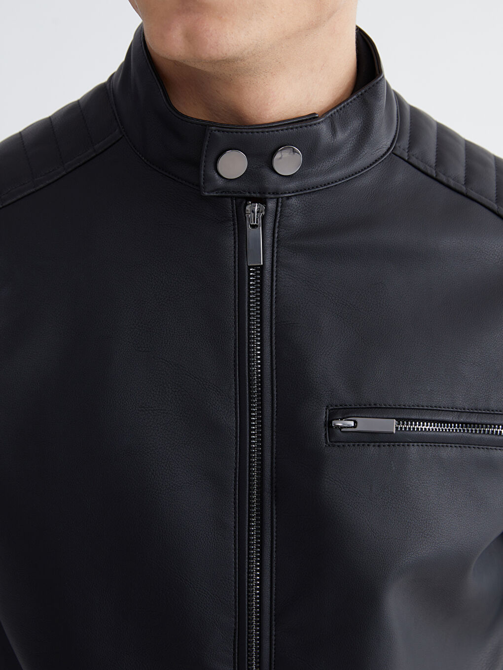 Siyah Standart Kalıp Dik Yaka Erkek Deri Görünümlü Mont-3