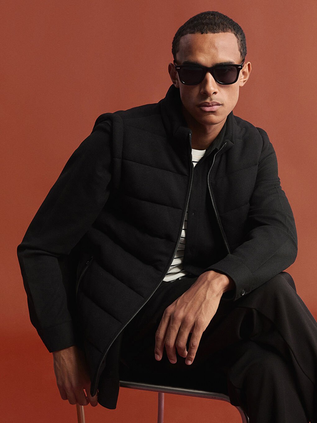 Siyah Dik Yaka Erkek Şişme Yelek