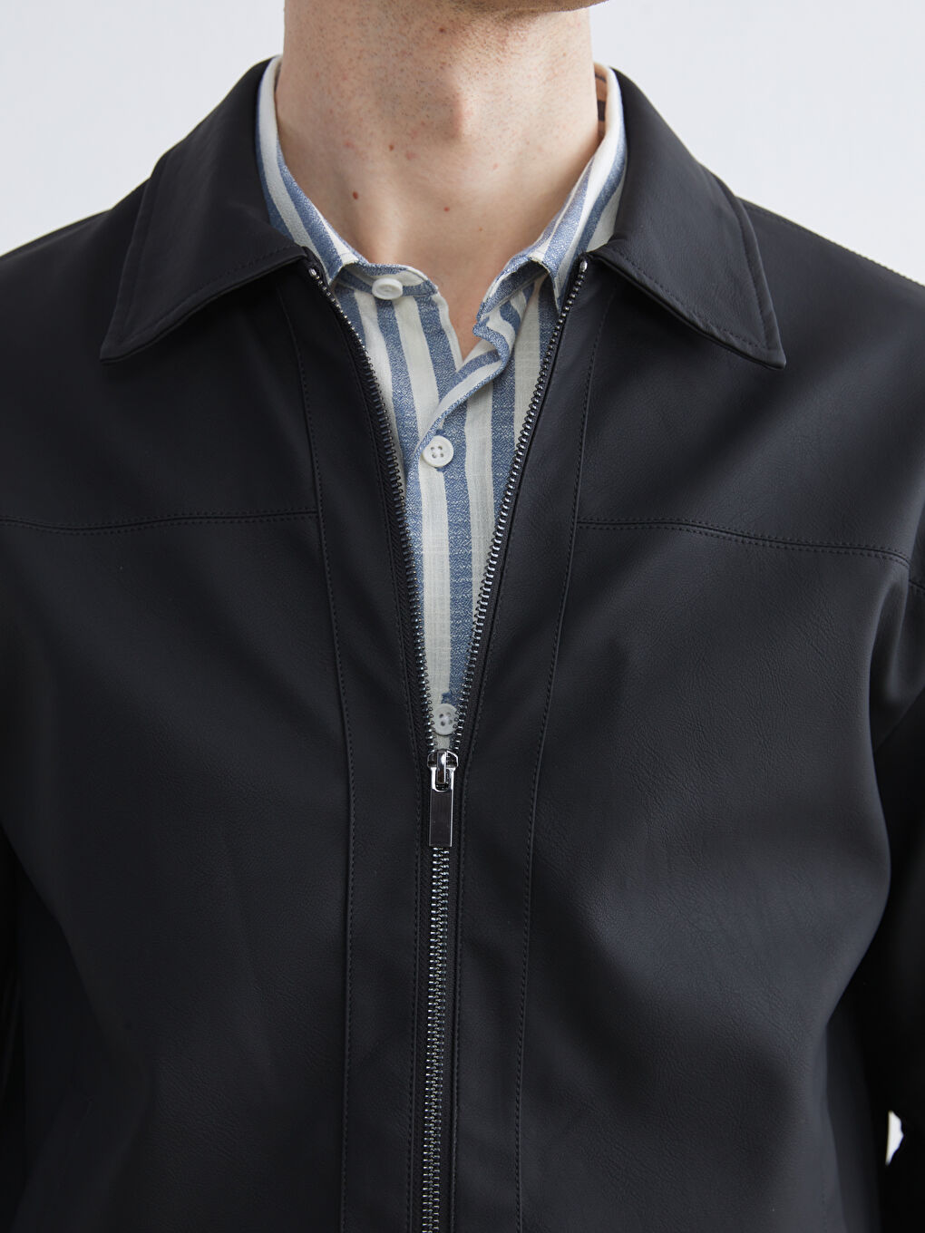 Siyah Standart Kalıp Erkek Deri Görünümlü Mont-2