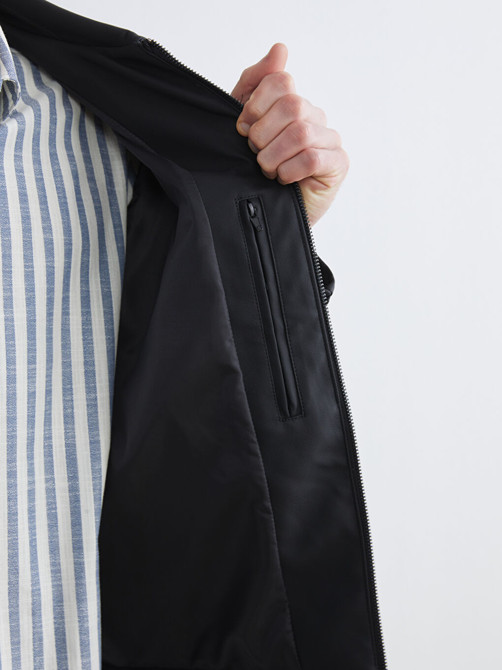 Siyah Standart Kalıp Erkek Deri Görünümlü Mont-3