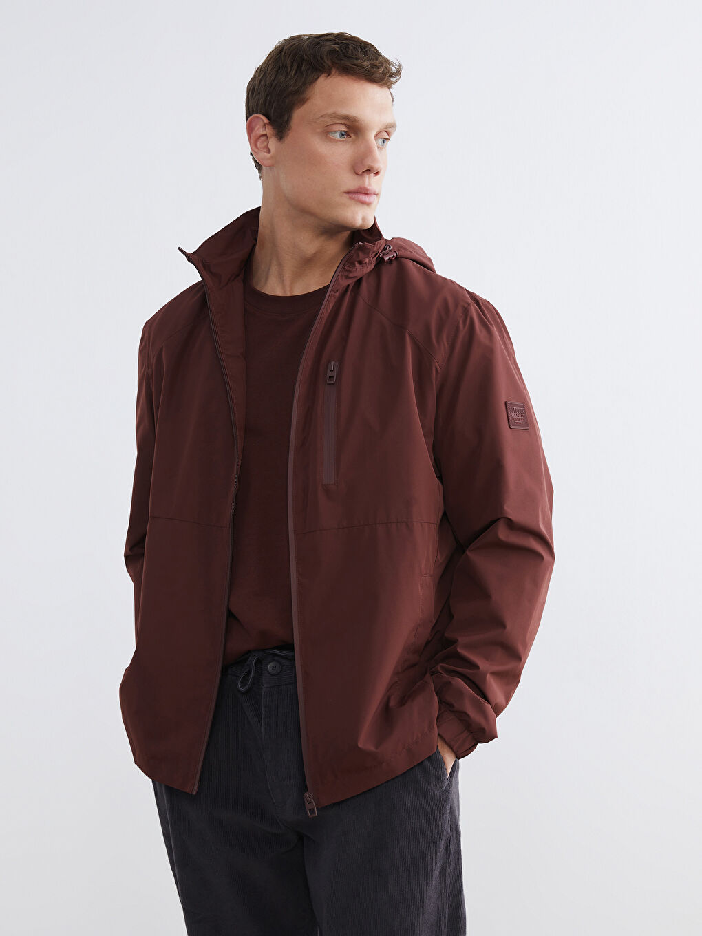 Mürdüm Standart Kalıp Kapüşonlu Erkek Yağmurluk