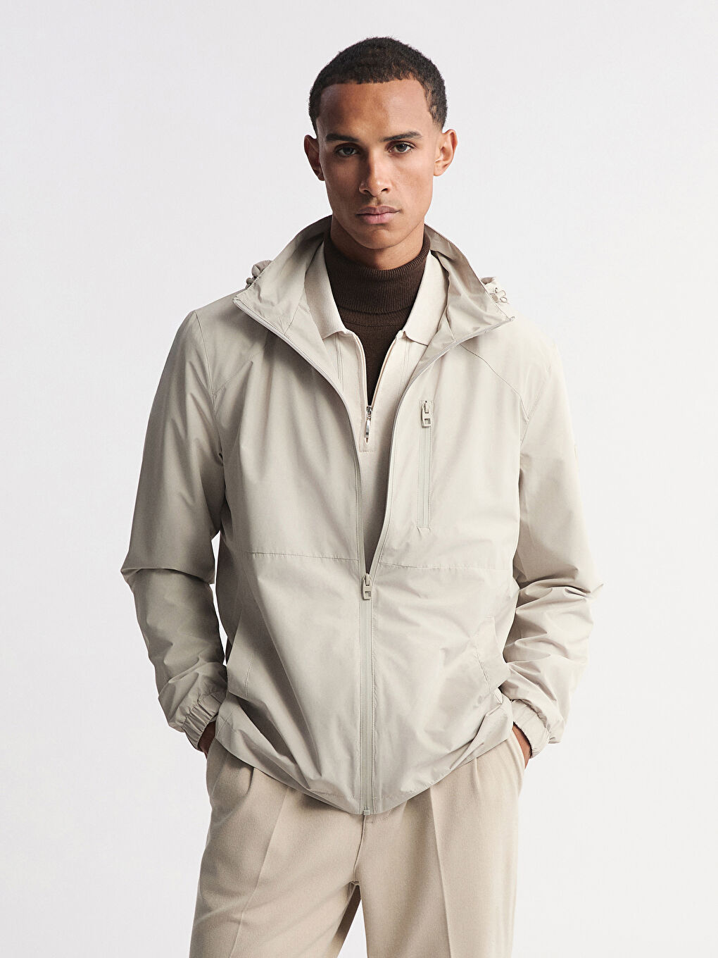 Bej Standart Kalıp Kapüşonlu Erkek Yağmurluk