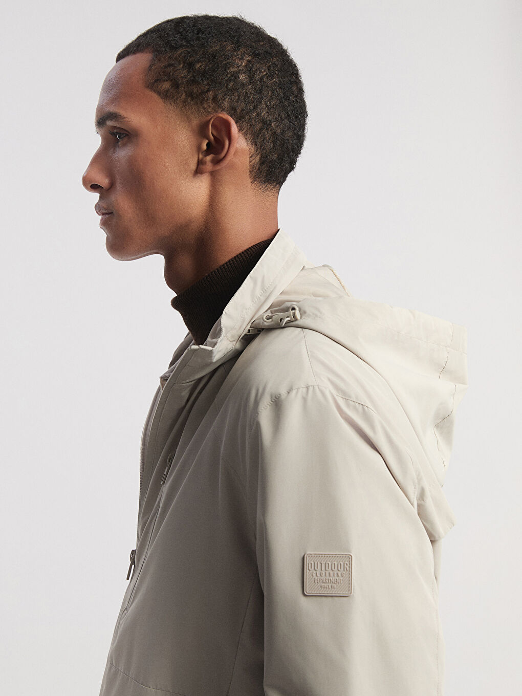 Bej Standart Kalıp Kapüşonlu Erkek Yağmurluk-2