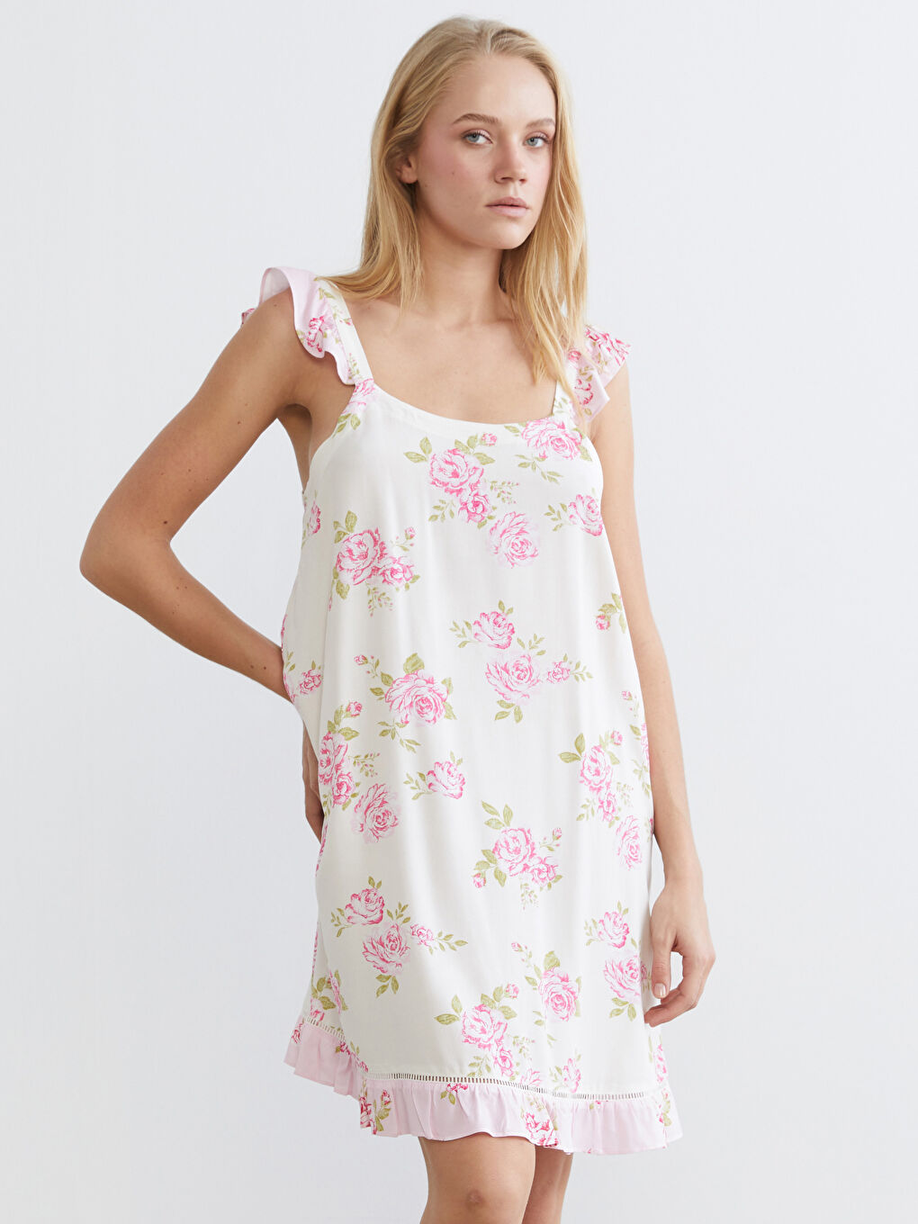 SVETLO BEŽ Spavaćica Žena