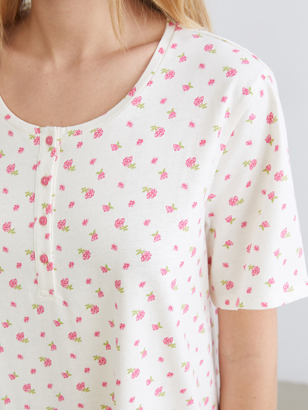 Ekru Bisiklet Yaka Çiçekli Kadın Gecelik-2