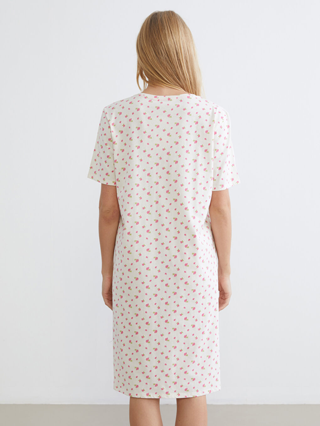 Ekru Bisiklet Yaka Çiçekli Kadın Gecelik-3