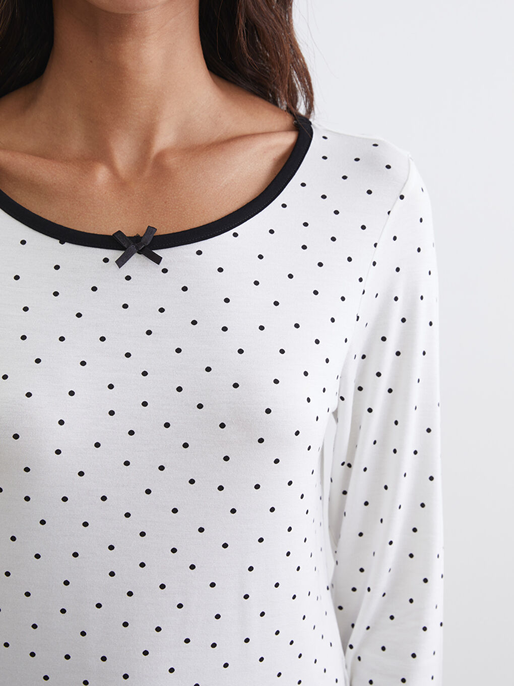 Siyah Bisiklet Yaka Puantiyeli Kadın Pijama Takım-2