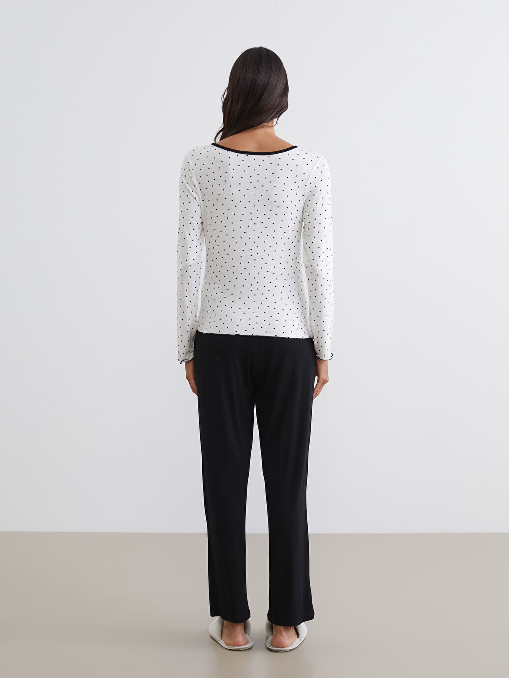 Siyah Bisiklet Yaka Puantiyeli Kadın Pijama Takım-3