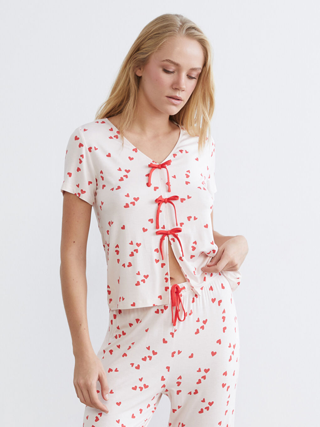Pembe Bağlama Detaylı Kalp Baskılı Kadın Pijama Takımı-1