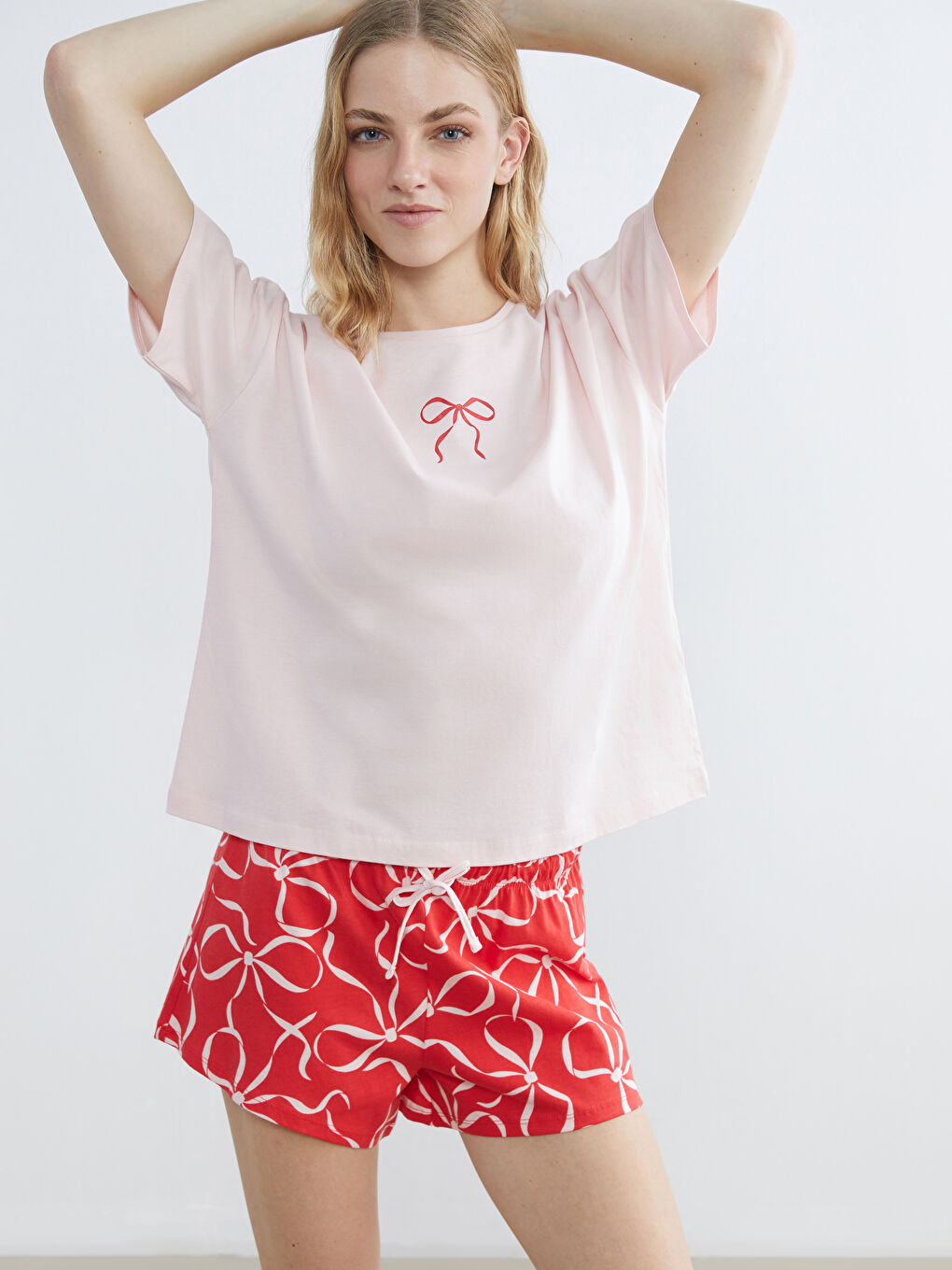 Kırmızı Fiyonk Baskılı Kadın Şortlu Pijama Takımı-1