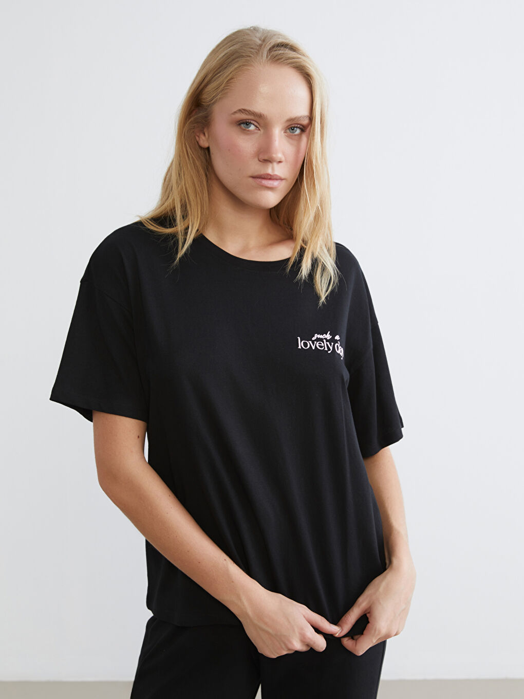 Siyah Bisiklet Yaka Nakışlı Kadın Pijama Takımı-1