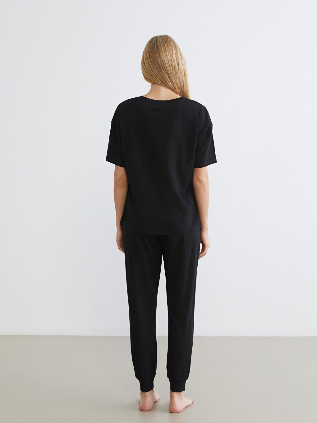 Siyah Bisiklet Yaka Nakışlı Kadın Pijama Takımı-3