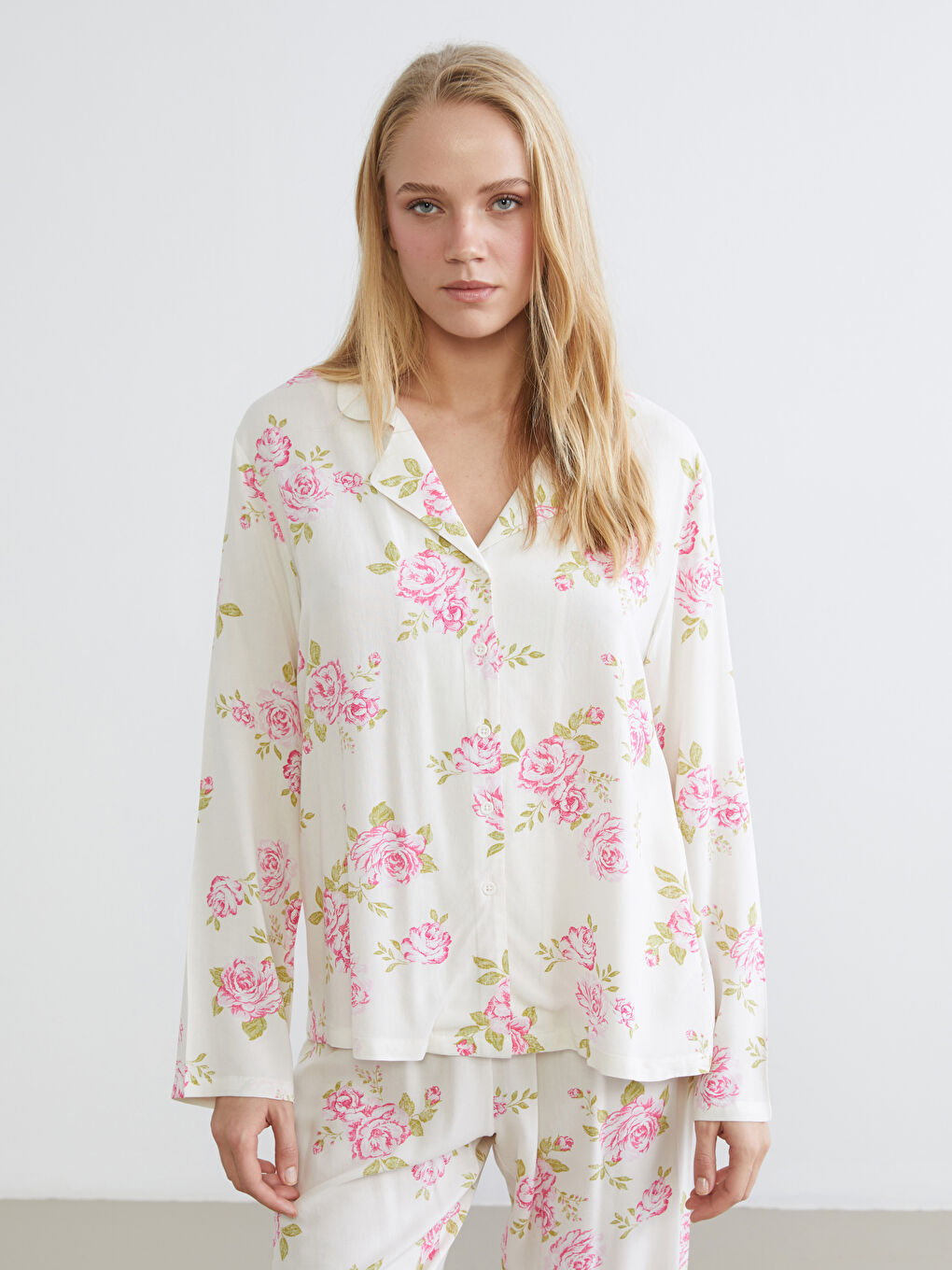 Ekru Gömlek Yaka Çiçekli Kadın Pijama Takım-1