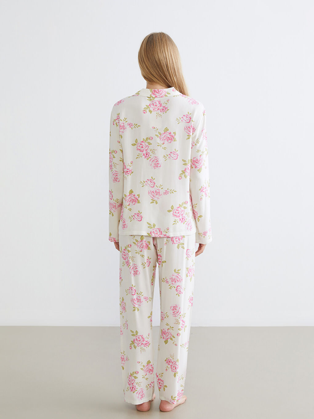 Ekru Gömlek Yaka Çiçekli Kadın Pijama Takım-3
