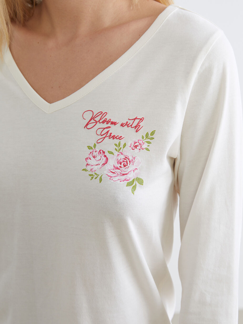 Ekru V Yaka Çiçekli Kadın Pijama Takım-2