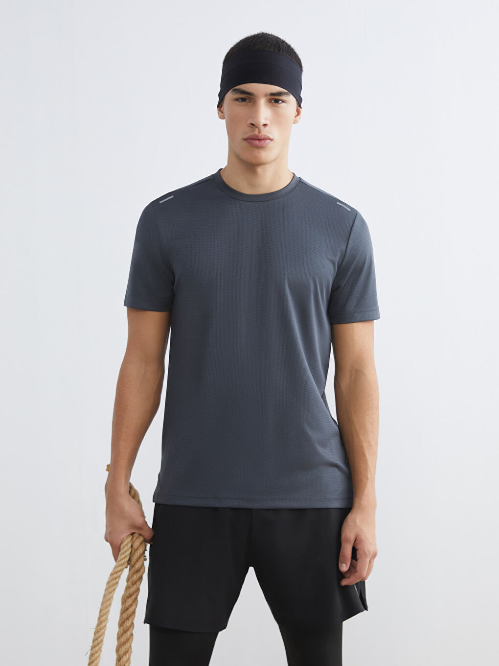 تيشيرت رياضي بياقة دائرية للرجال-1