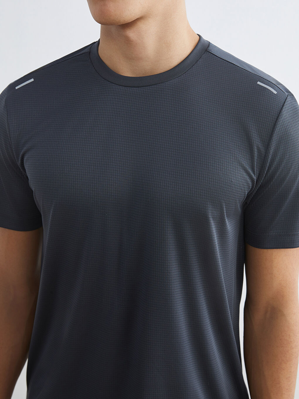 تيشيرت رياضي بياقة دائرية للرجال-2