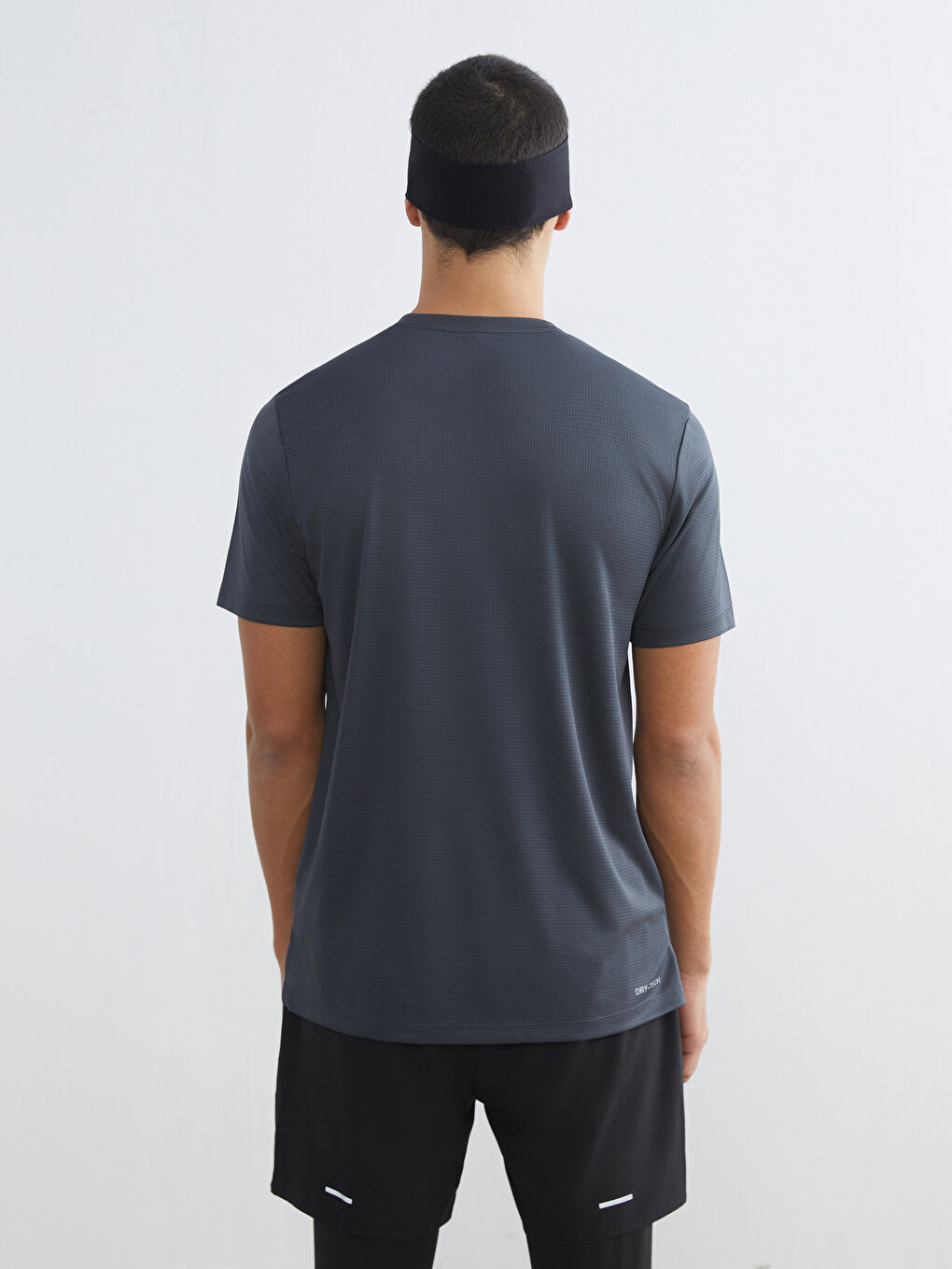 تيشيرت رياضي بياقة دائرية للرجال-3