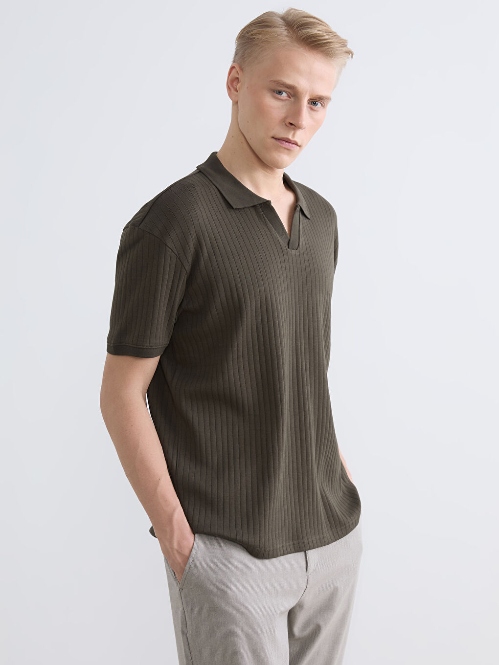 Чоловік ХАКІ Футболка