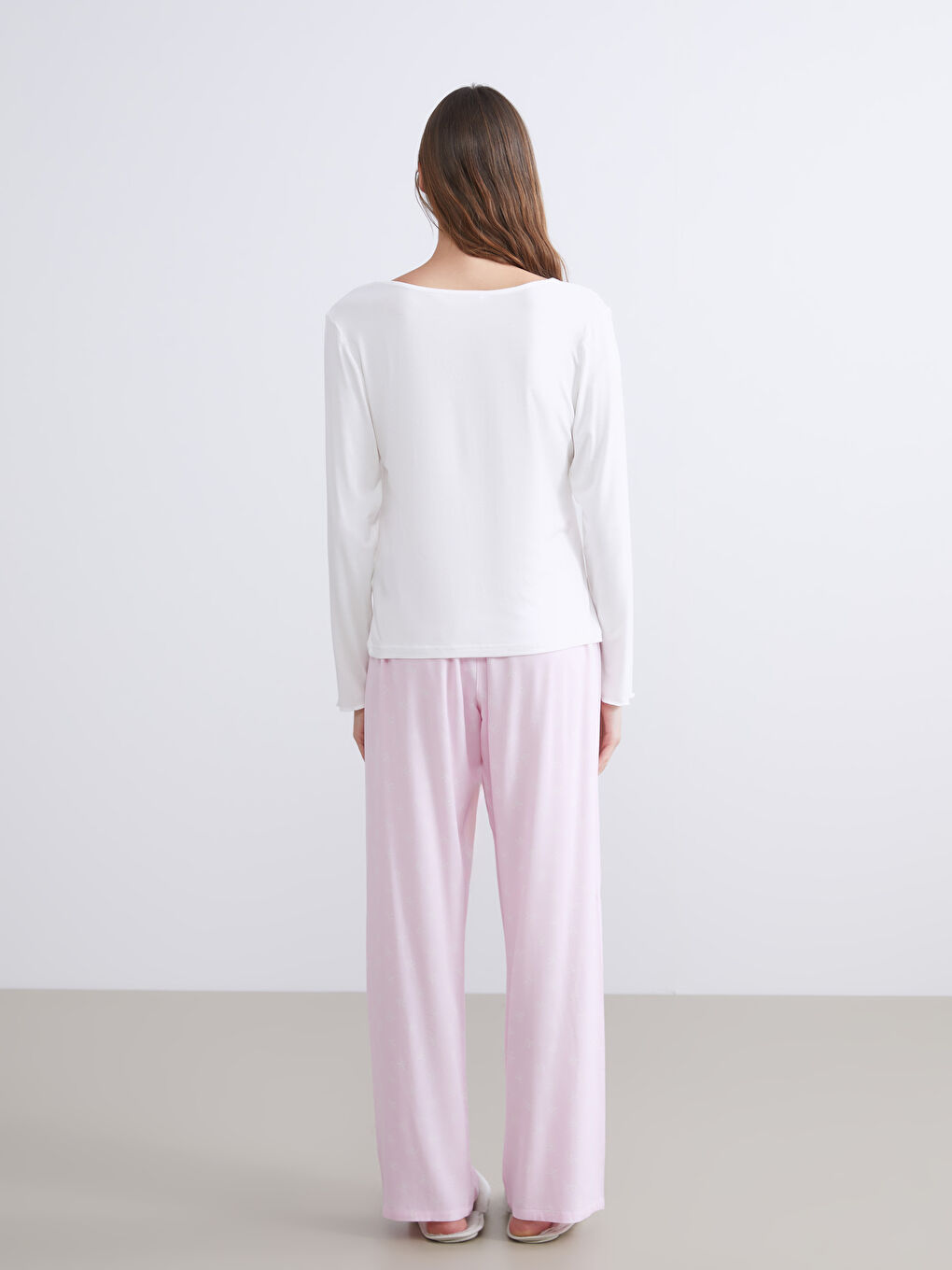 V Yaka Desenli Kadın Pijama Takım-3