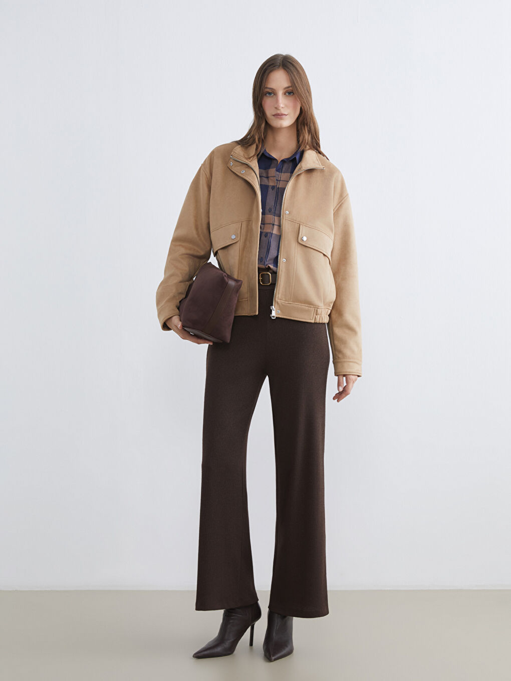 Bej Dik Yaka Kadın Süet Görünümlü Mont-1