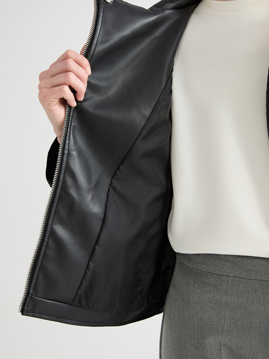 Siyah Biker Yaka Kadın Deri Görünümlü Ceket-3