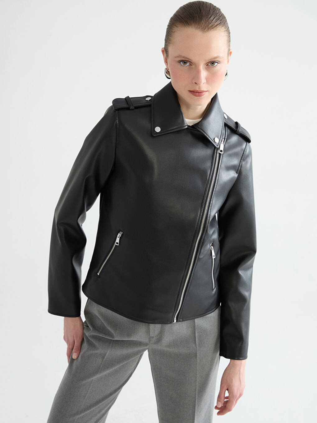 Siyah Biker Yaka Kadın Deri Görünümlü Ceket