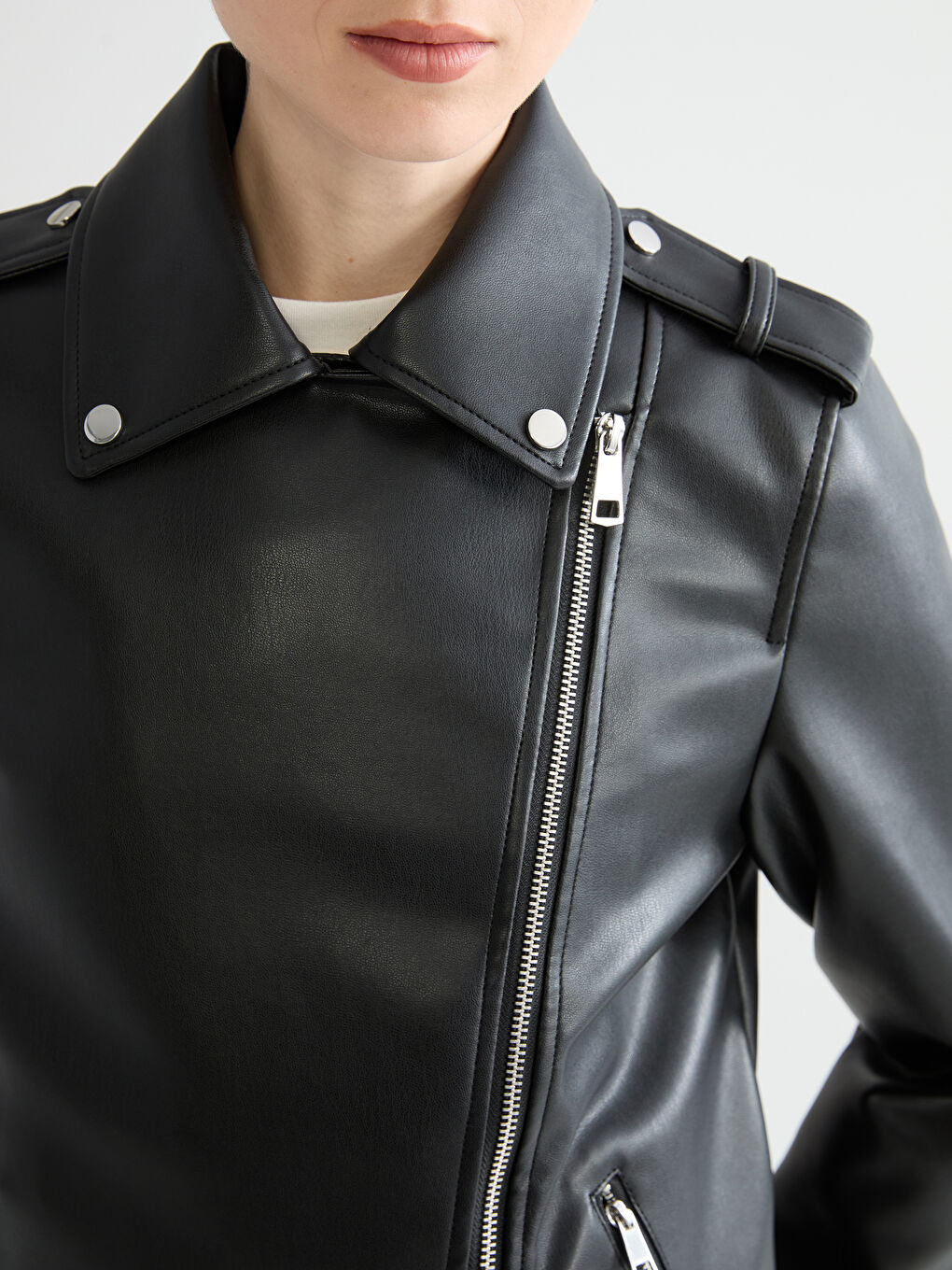 Siyah Biker Yaka Kadın Deri Görünümlü Ceket-4