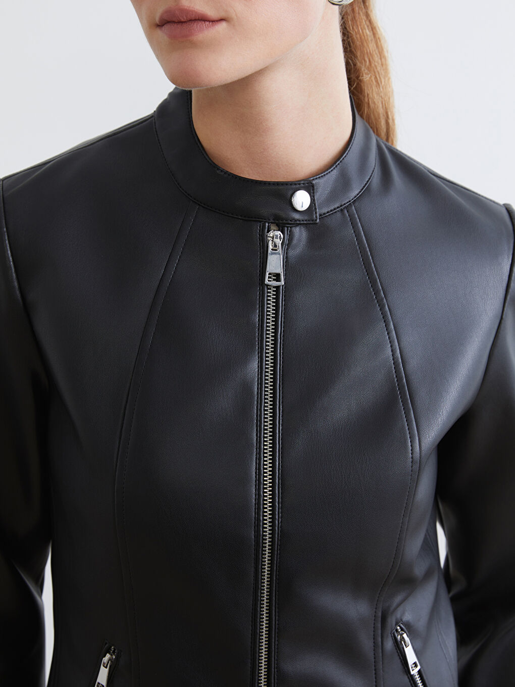 Siyah Bisiklet Yaka Kadın Deri Görünümlü Ceket-2