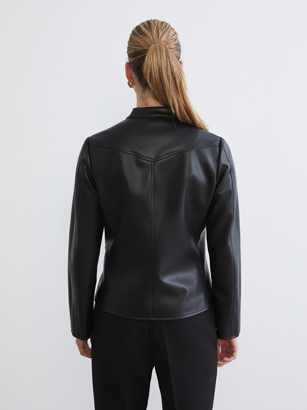 Siyah Bisiklet Yaka Kadın Deri Görünümlü Ceket-4