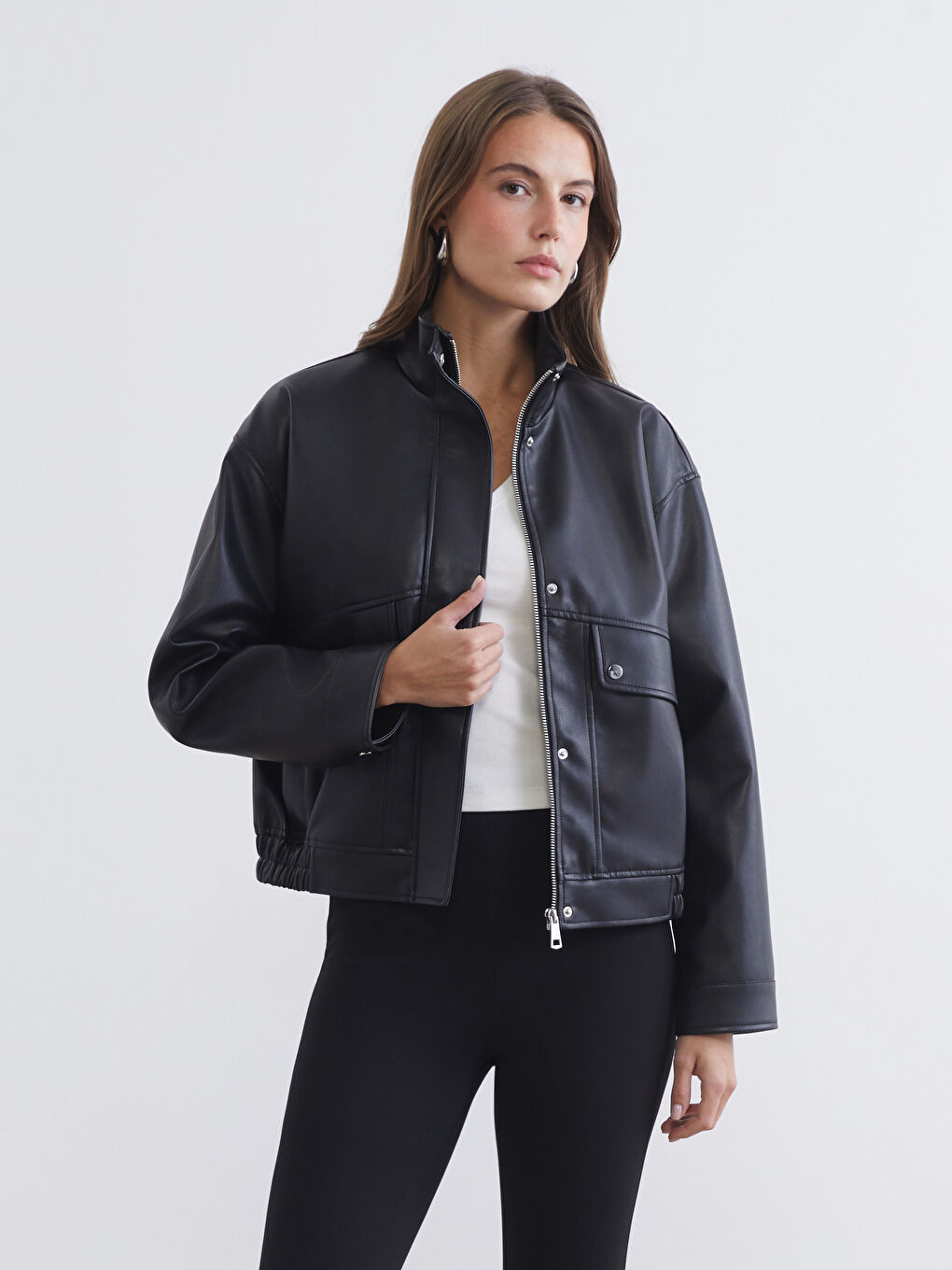 Siyah Dik Yaka Kadın Deri Görünümlü Ceket
