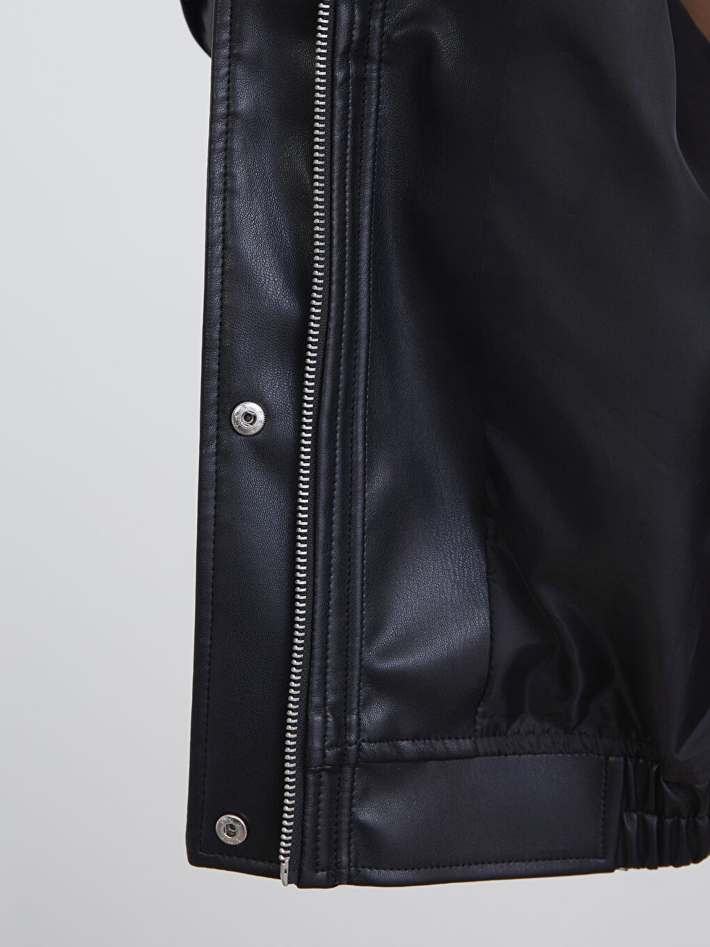 Siyah Dik Yaka Kadın Deri Görünümlü Ceket-3