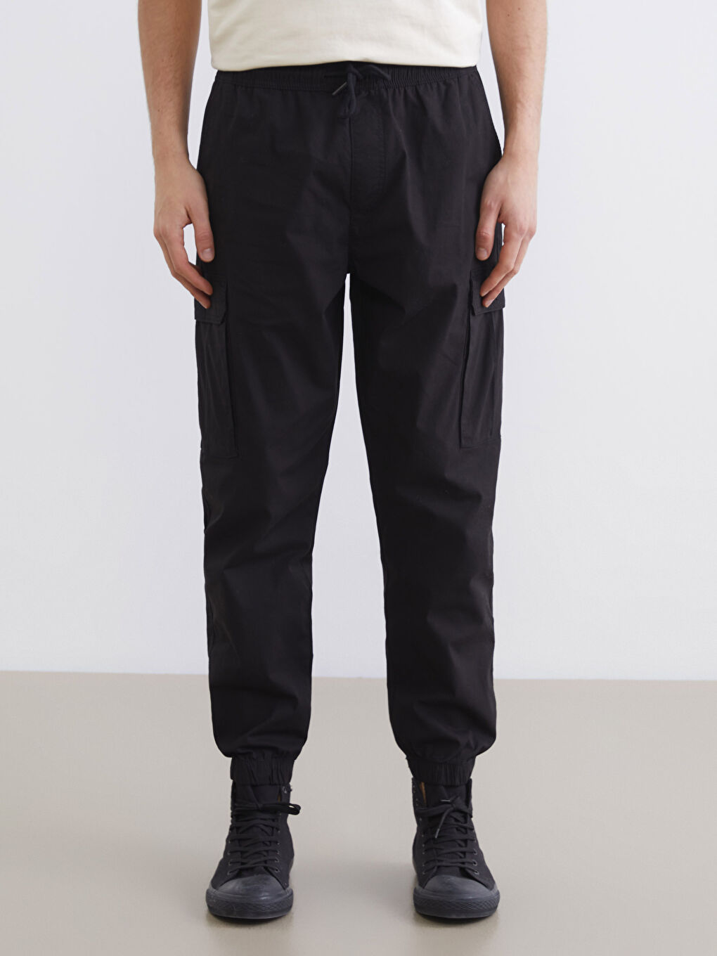 Siyah Standart Kalıp Poplin Erkek Jogger Pantolon-1