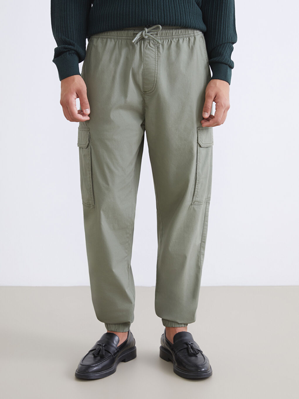 Men's Poplin Jogger Pants in a Regular Fit-3