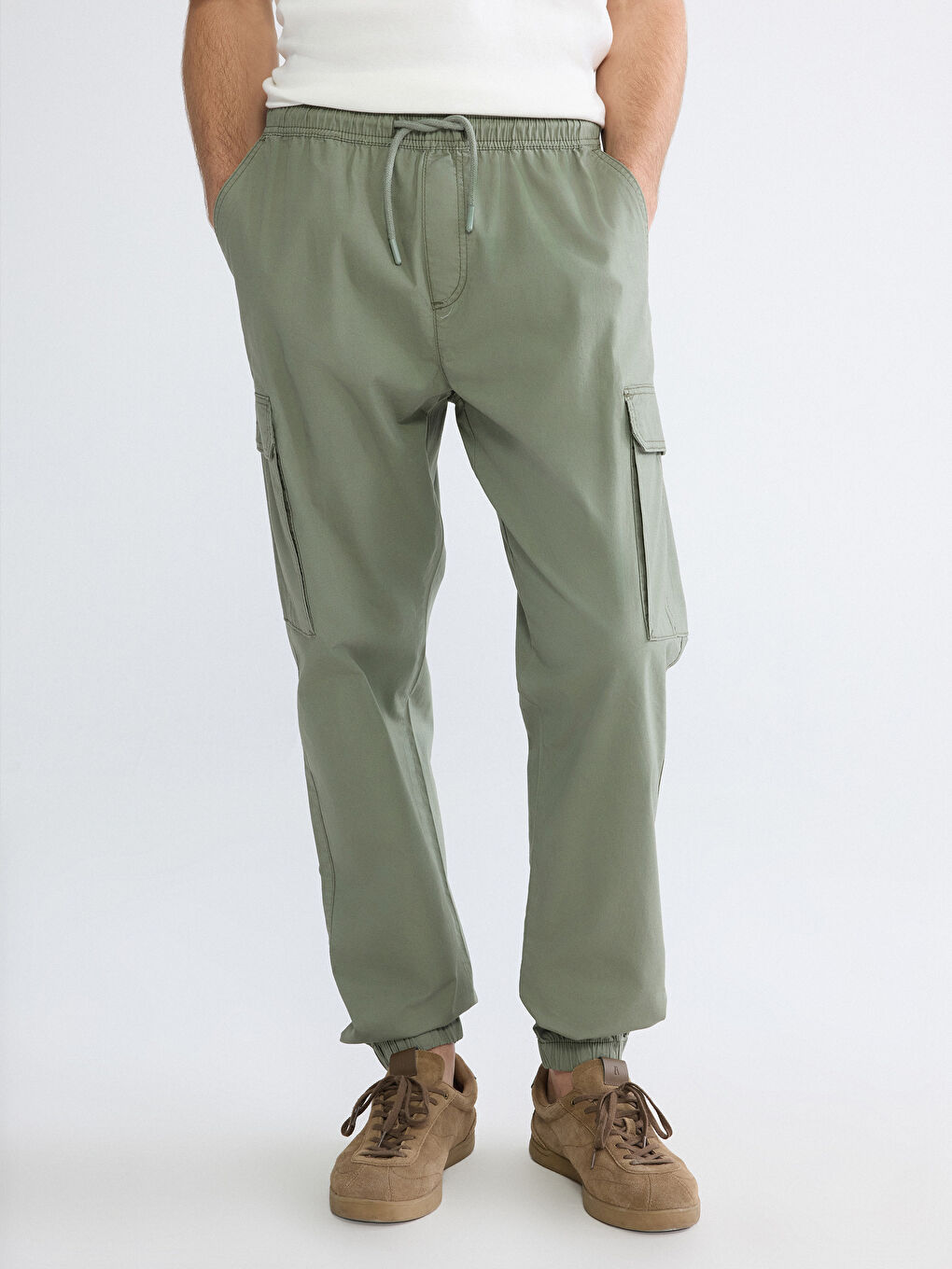 Men's Poplin Jogger Pants in a Regular Fit-2