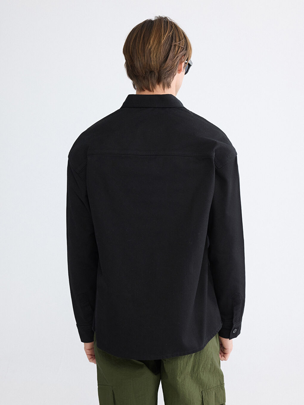 قميص خارجي واسع للرجال من قماش التويل-3