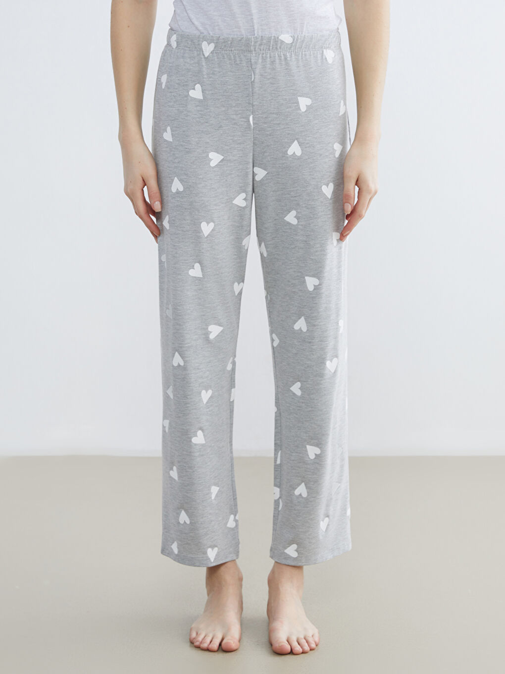 Women's Heart Print Pajama Bottoms with an Elastic Waist-1