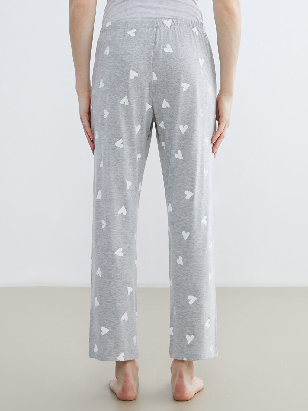 Women's Heart Print Pajama Bottoms with an Elastic Waist-3
