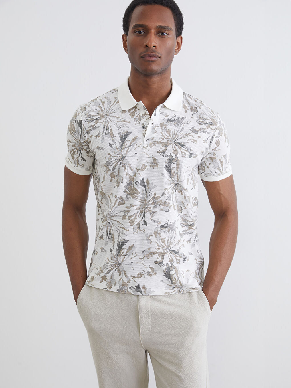 Мъжка тениска с поло яка и шарка на пике