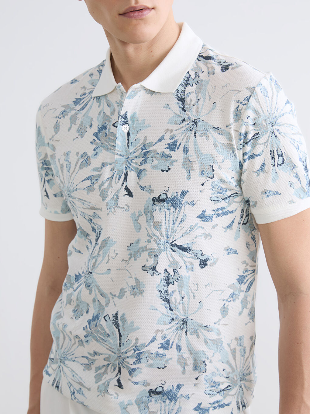 Мъжка тениска с поло яка и шарка от пике плат.-2