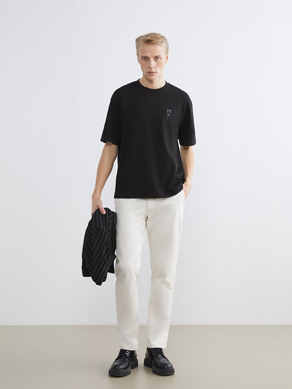 მამაკაცები შავი მაისურები და ზედები-1