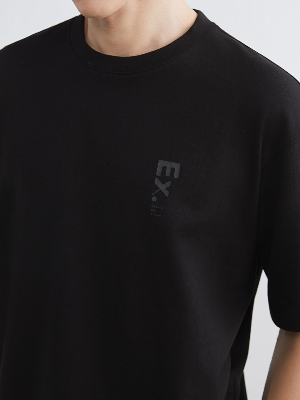 მამაკაცები შავი მაისურები და ზედები-2